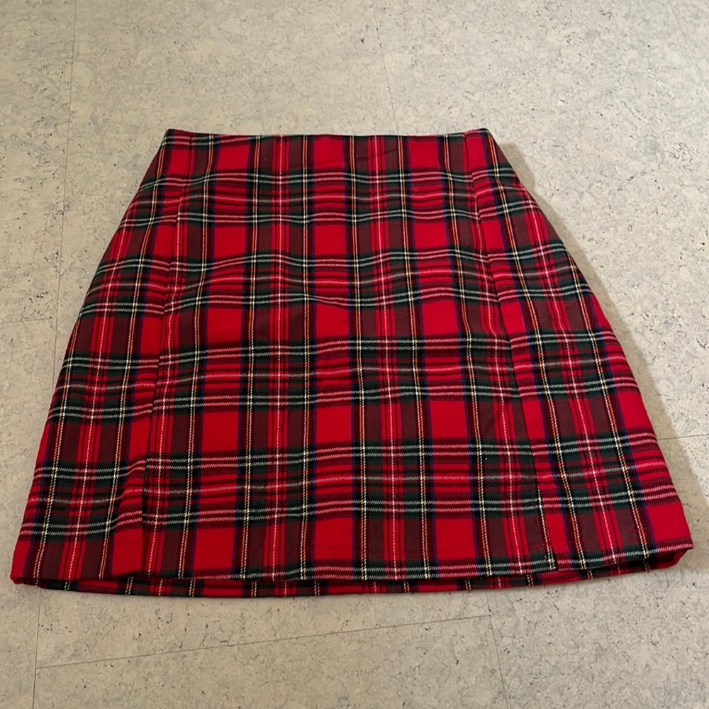 brandy melville plaid skirt-fits an xxs or xs (original price unknown)